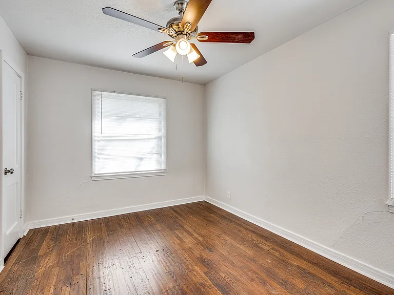 4256 Standish Rd — Photo 12