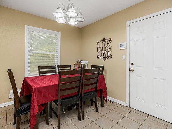 4th image of 5902 Fairlane Dr