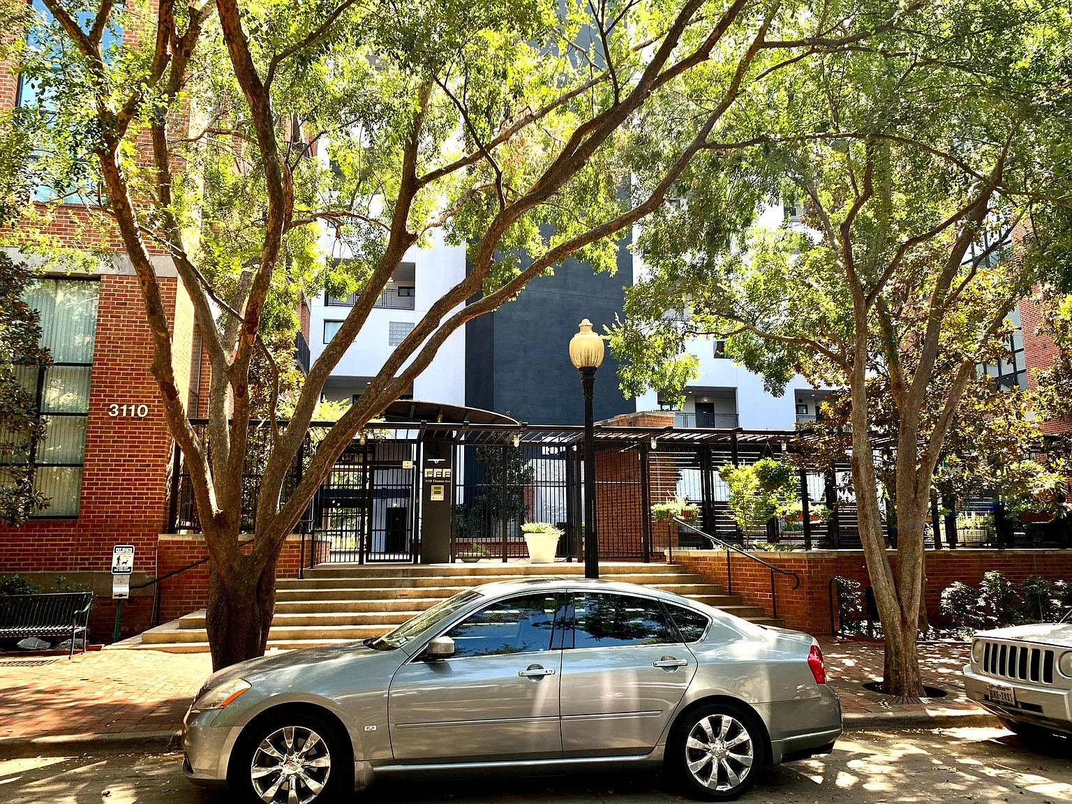 1 bed, 1.5 bath, 914 sqft, $2,300 — Photo 3
