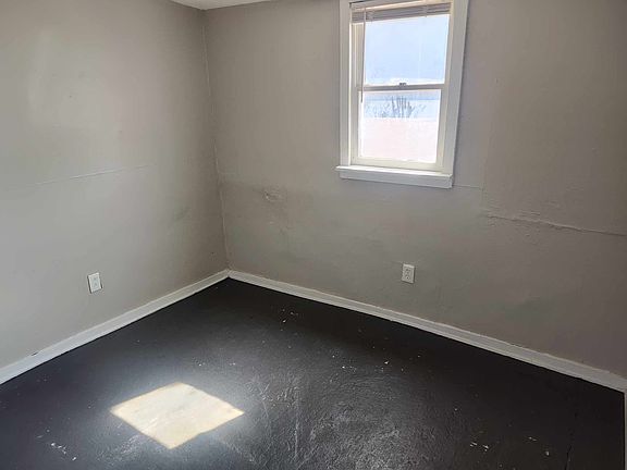 2nd image of 411 E 6th St #102