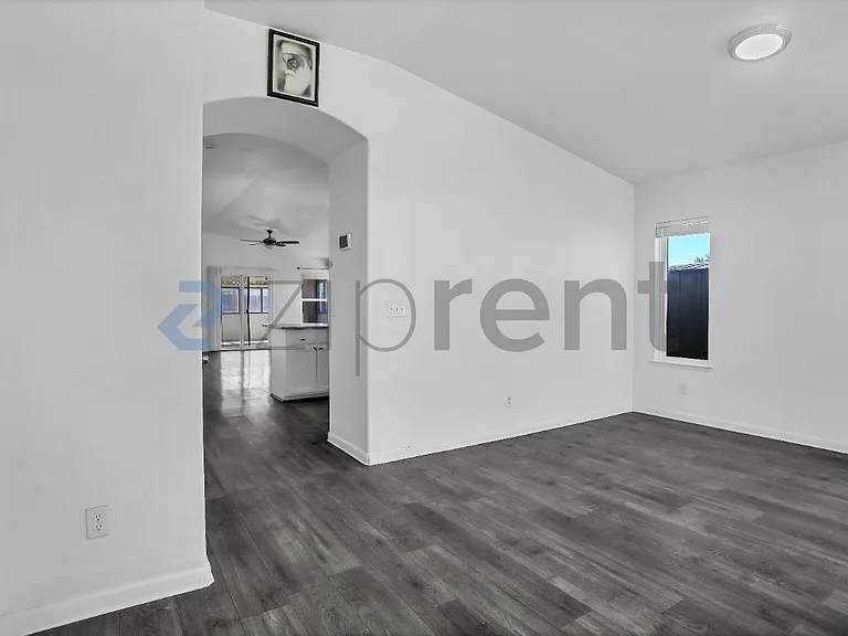 2437 N Tracy Ave — Photo 5