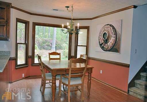 5th image of 425 Camelot Dr