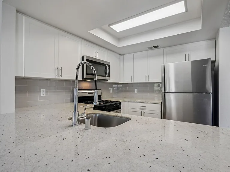 Hensley at Corona Pointe — Photo 11
