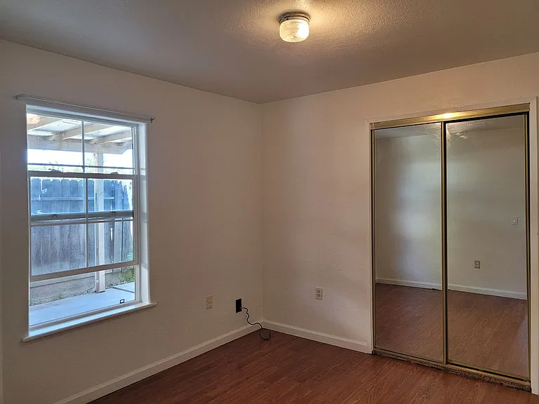 585 South Ave — Photo 6