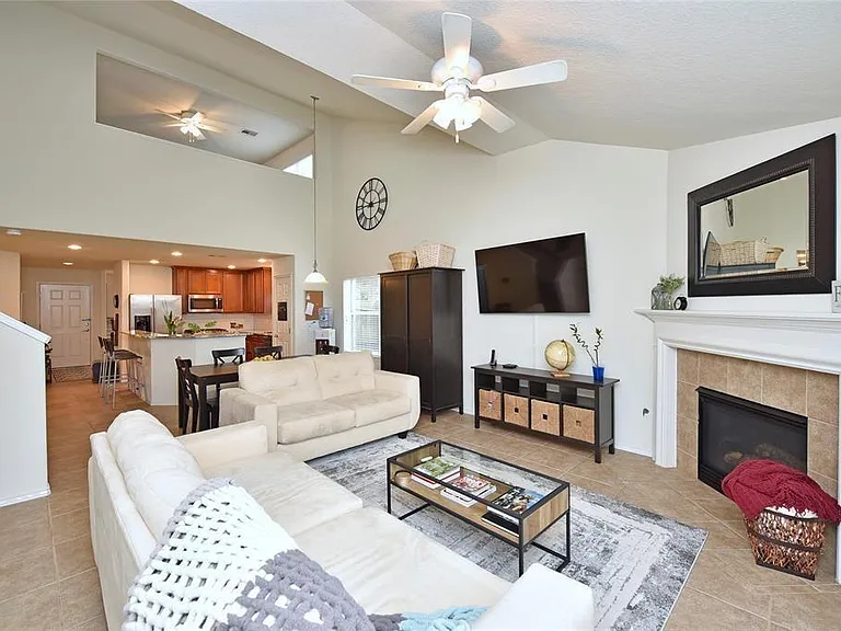 7215 Ravenswood — Photo 3