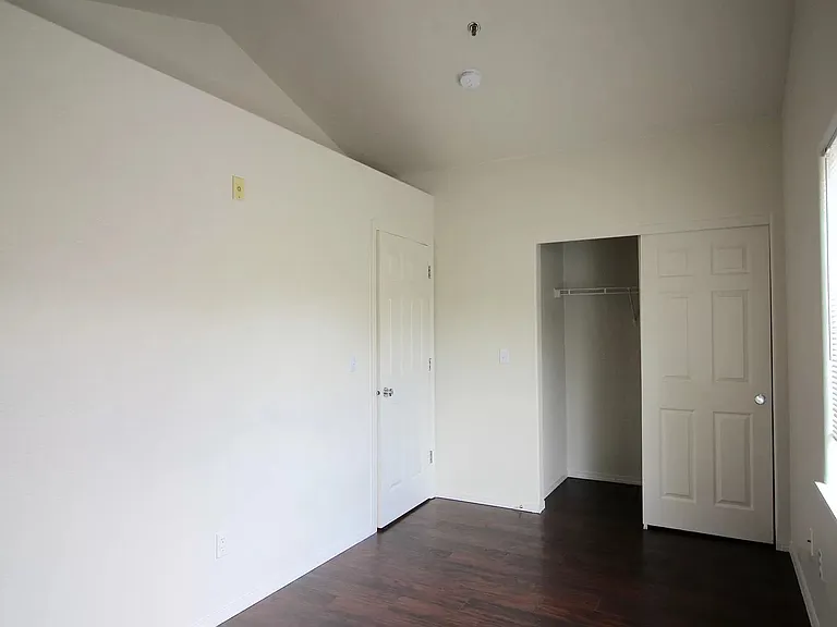 8654 NE Hyde Park Ln — Photo 15