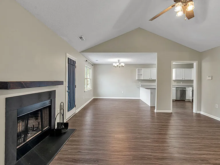 201 Ross Ct — Photo 17