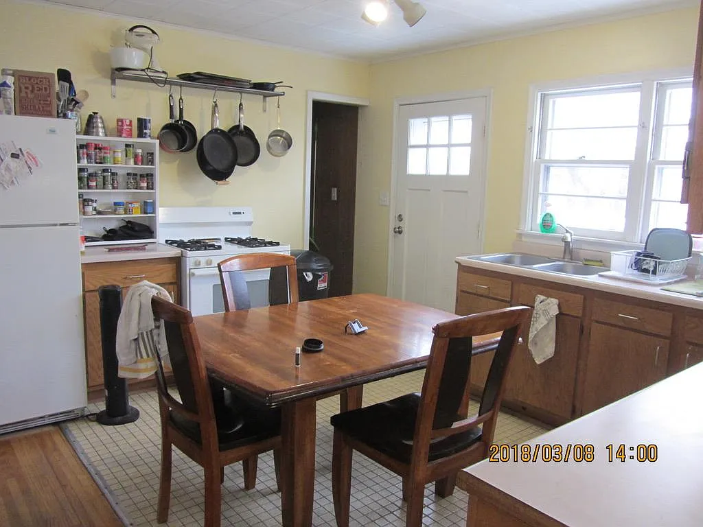 4 bed, 1700 sqft, $2,400 — Photo 4