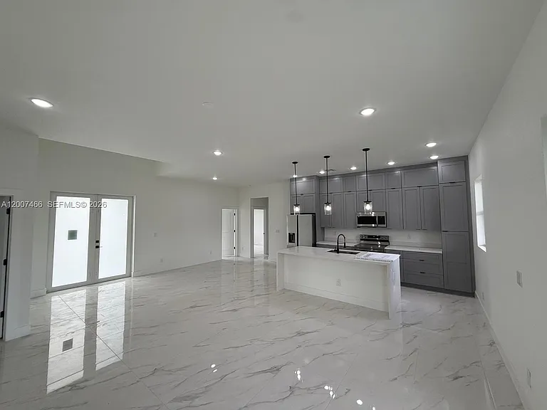 1089 Eisenhower Blvd — Photo 7