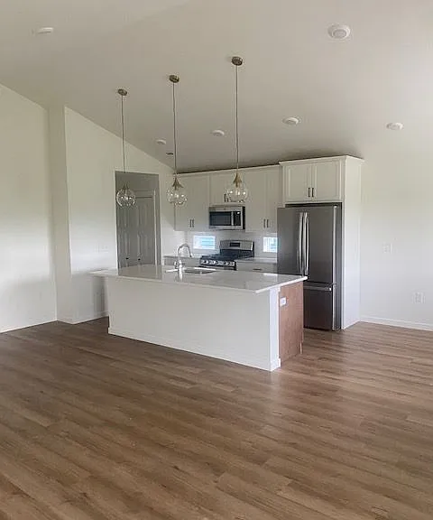 12 Huntington Dr — Photo 2