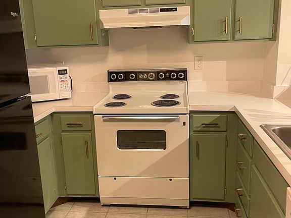 4th image of 806 Bloomfield Village Blvd APT F