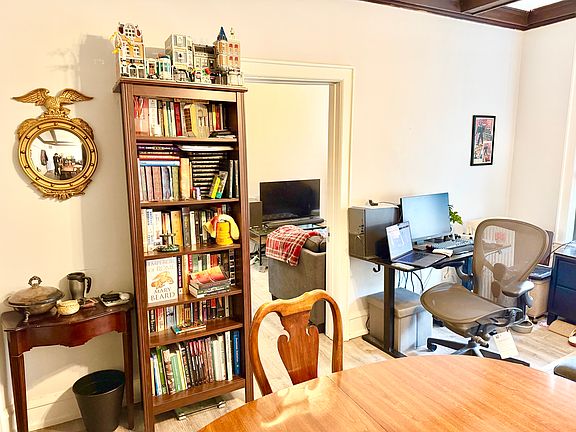 4th image of 915 W Sheridan Rd APT 21