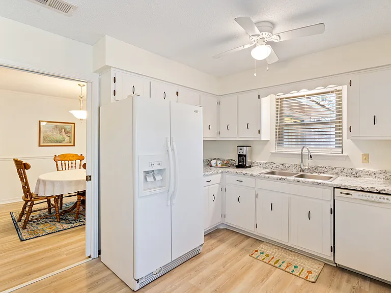 131 Audubon St — Photo 11