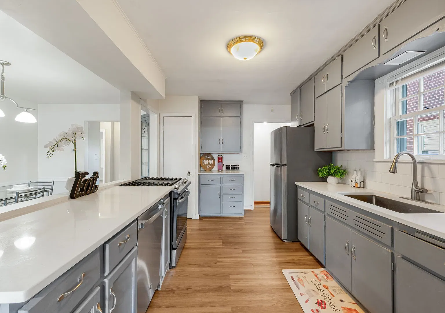 3 Bed Home in the Heart of Whitefish Bay! — Photo 4