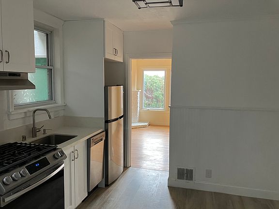 3rd image of 23 Sussex St #1/2