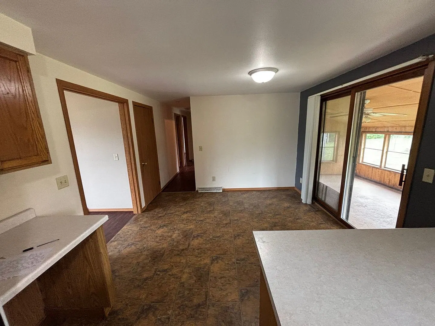3 Bed 1 Bath Single Family Home in Lily — Photo 2