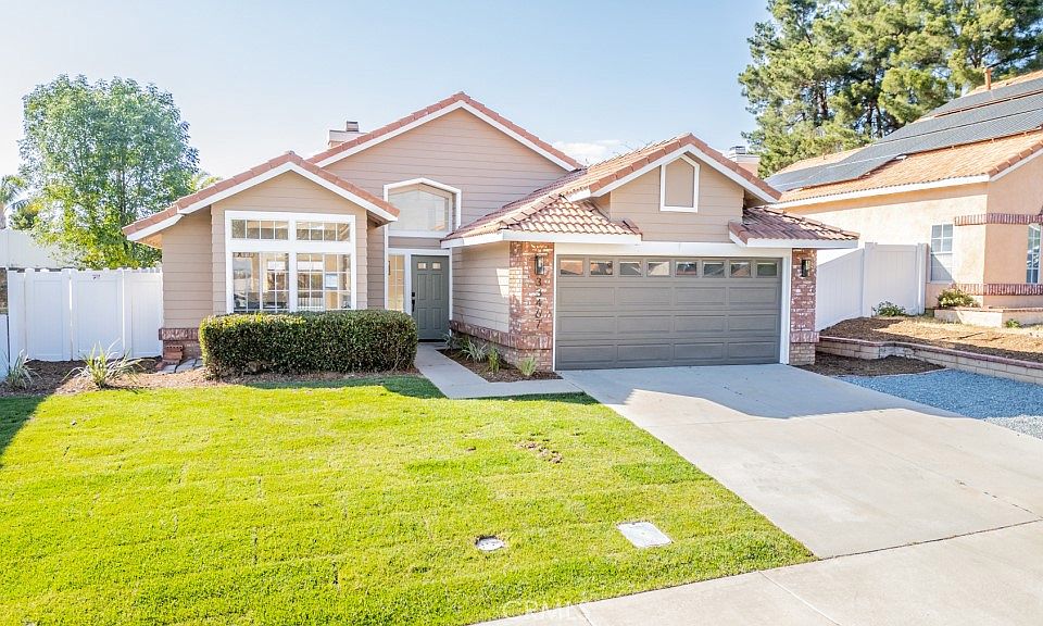 1st image of 33467 Viewpoint Dr