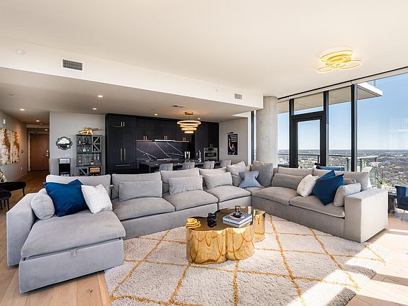 4th image of 44 East Ave #3707