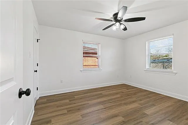 1381 Maplewood Dr — Photo 7