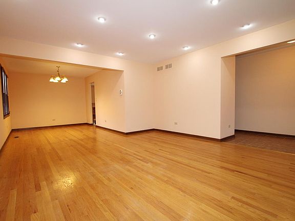 4th image of 1021 Longford Dr