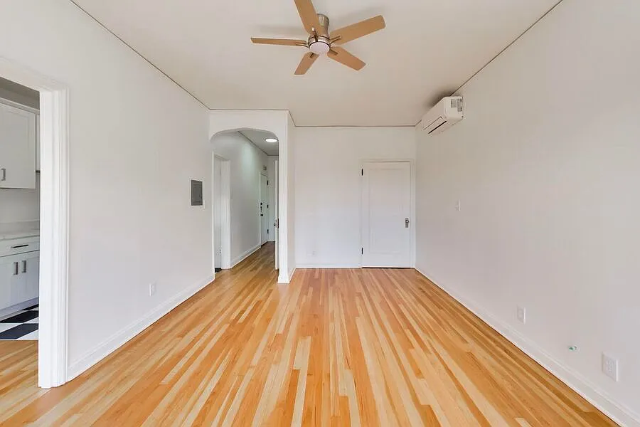 Charming 1-Bedroom with Hardwood Floors & Classic Oakland Character | Glenview — Photo 3