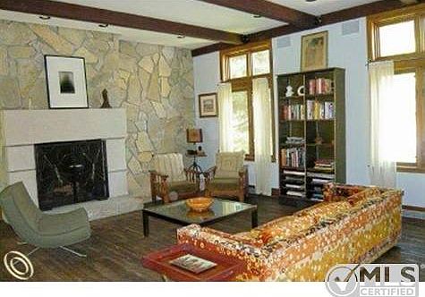 Clarendon Living Room II.jpg