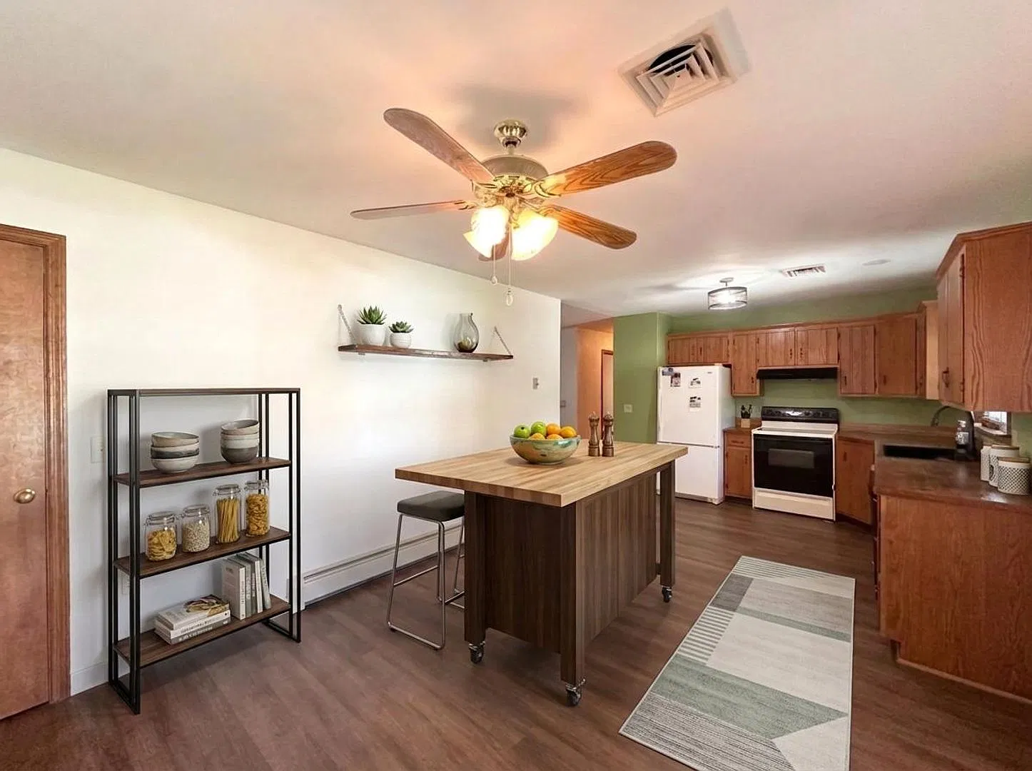2 Bedroom Single Family Home in Lebanon! — Photo 3