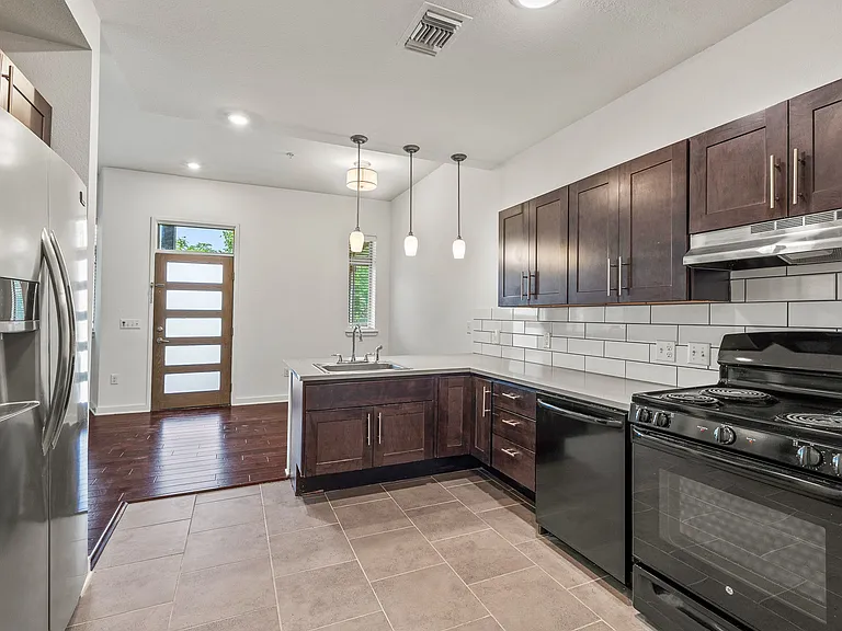 6700 Menchaca Rd #11 — Photo 12