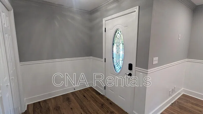 3 bed, 2.0 bath, 1233 sqft, $2,390 — Photo 4