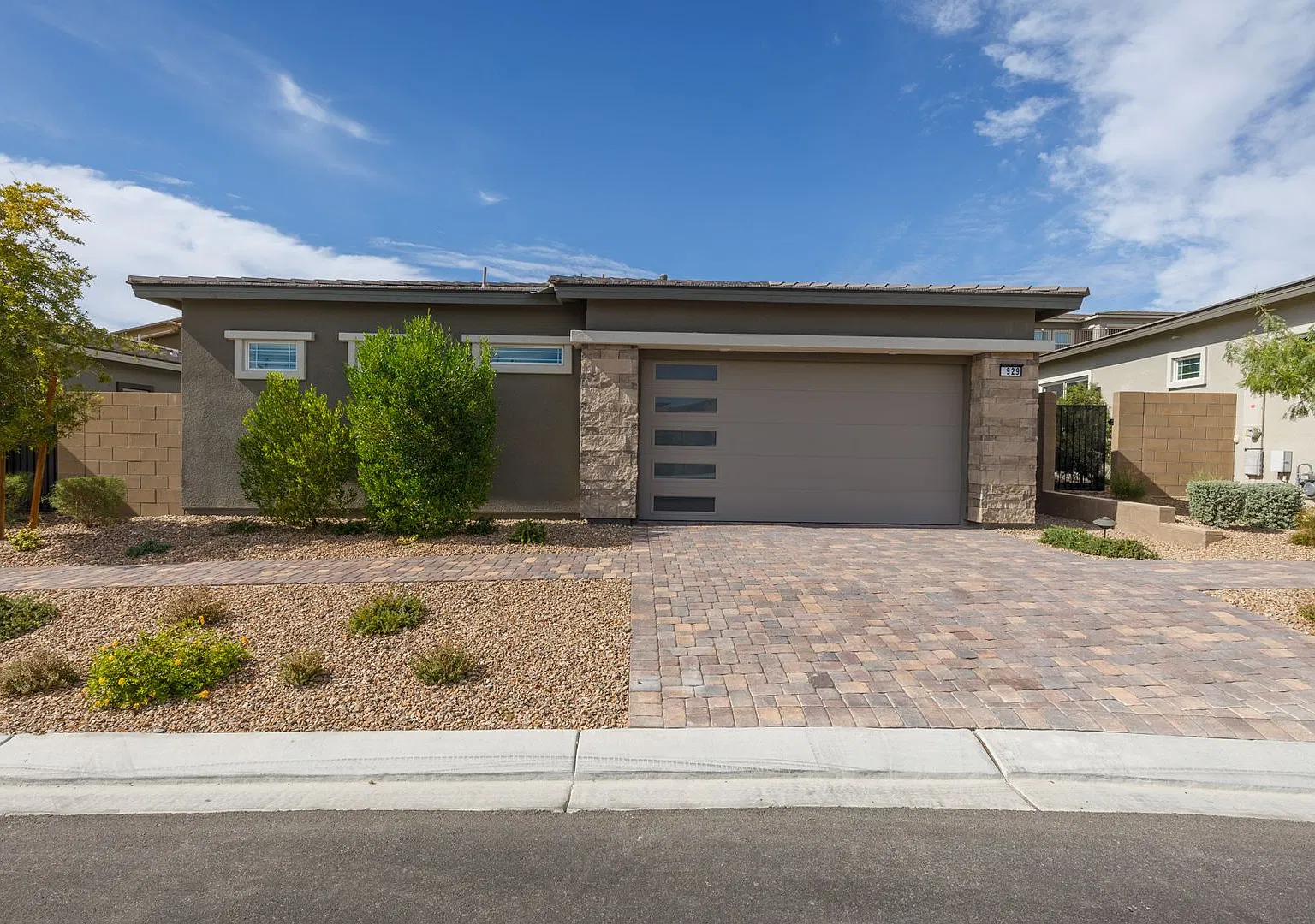Brand new luxury home in upscale 55+ community — Photo 4