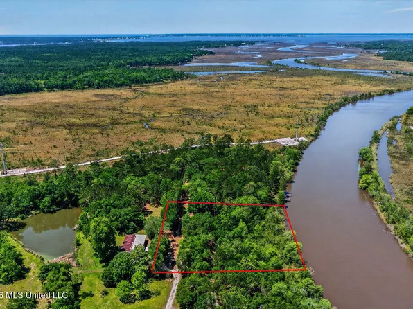Menge Ave, Pass Christian, MS 39571