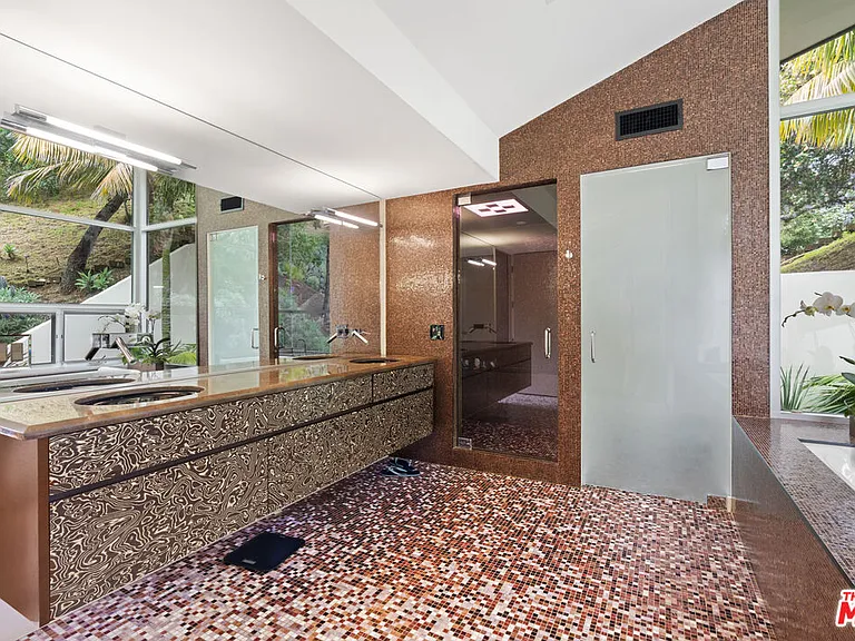 2207 Bowmont Dr — Photo 21