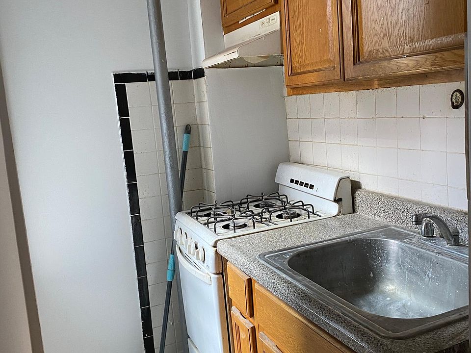 2nd image of 4140 Parsons Blvd #1B
