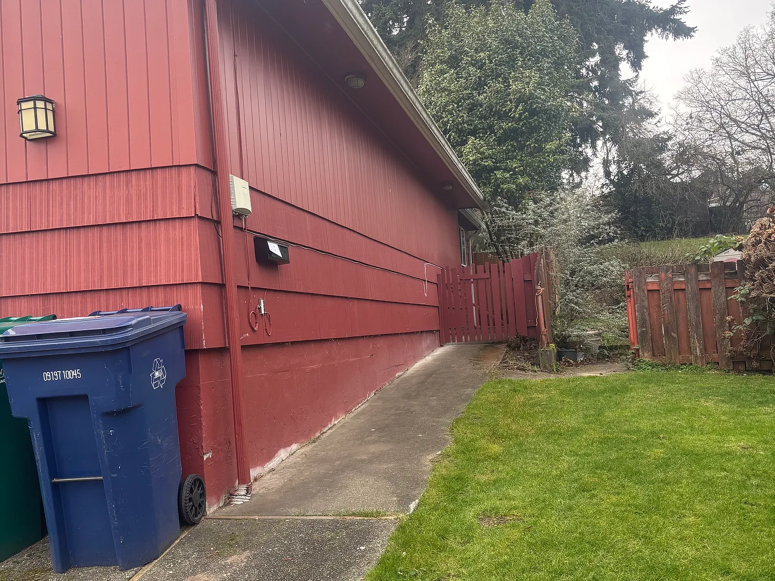 11005 25th Ave SW — Photo 2