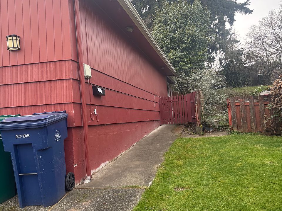 1st image of 11005 25th Ave SW #B