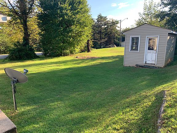 3rd image of 175 Green Meadow Ln
