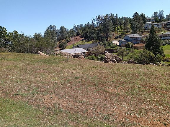 4696 Hawaiian Way by the road