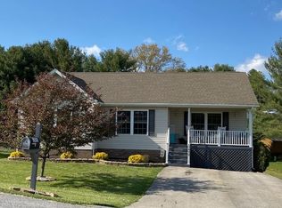 1490 Pine St, Christiansburg, VA 24073
