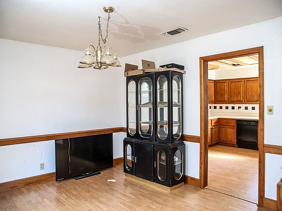 5th image of 507 Westchester St