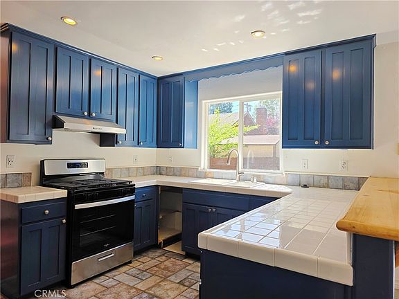 4th image of 358 Maple Dr
