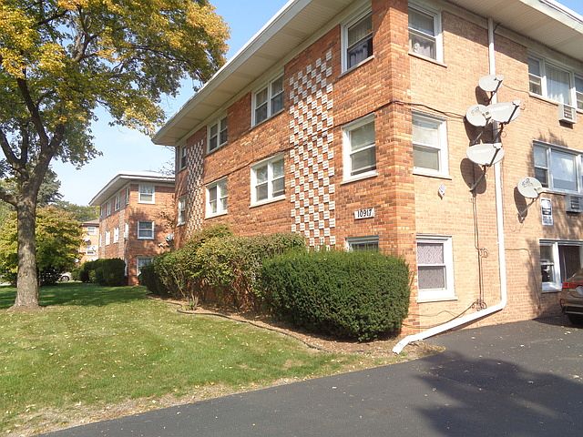 1st image of 10917 S Lloyd Dr APT 1