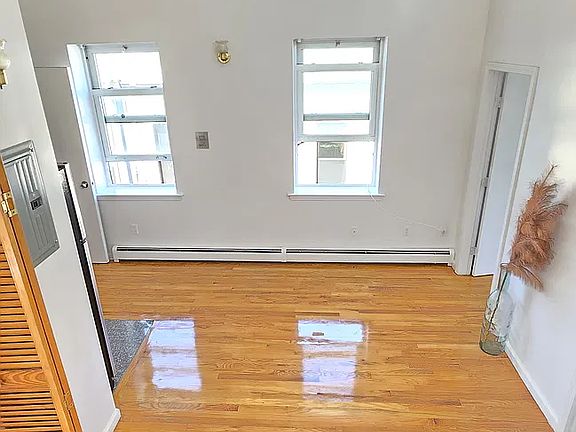 4th image of 10 Goodwin Pl #Penthouse