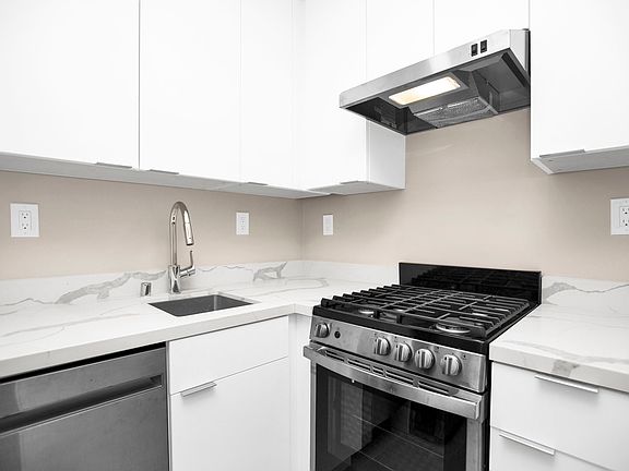 3rd image of 647 Stockton St #405