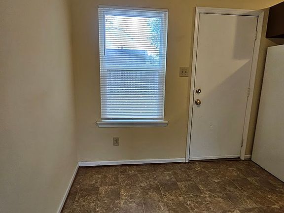 5th image of 11-13 Hedge Ln #13-C