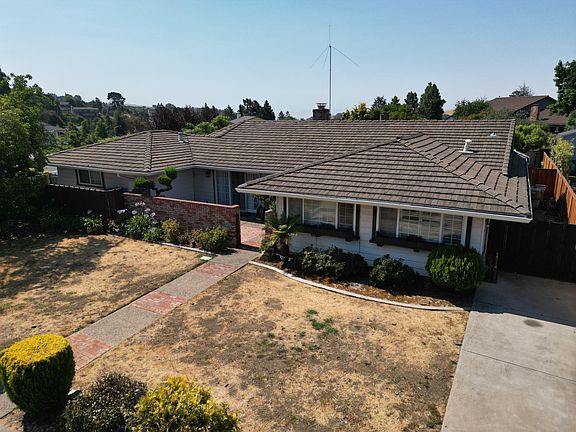 2nd image of 3200 Round Hill Dr