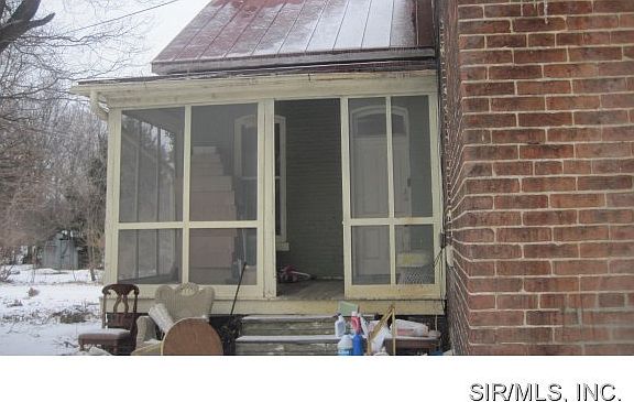 4th image of 415 S Railway St