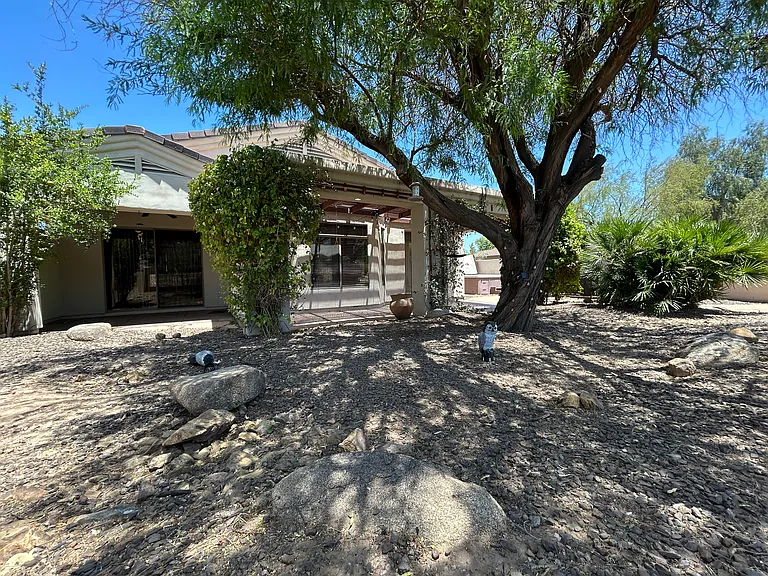 2041 E Fawn Dr — Photo 60