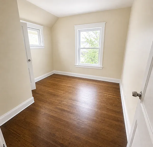 9814 Dunlap Ave — Photo 6