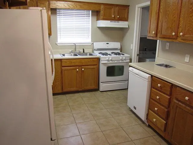 4029 N Nicklas Ave — Photo 6