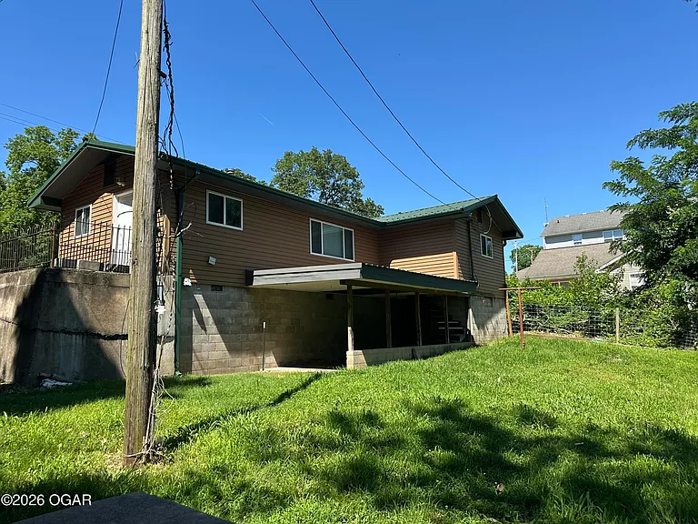 1229 Reid Rd — Photo 3